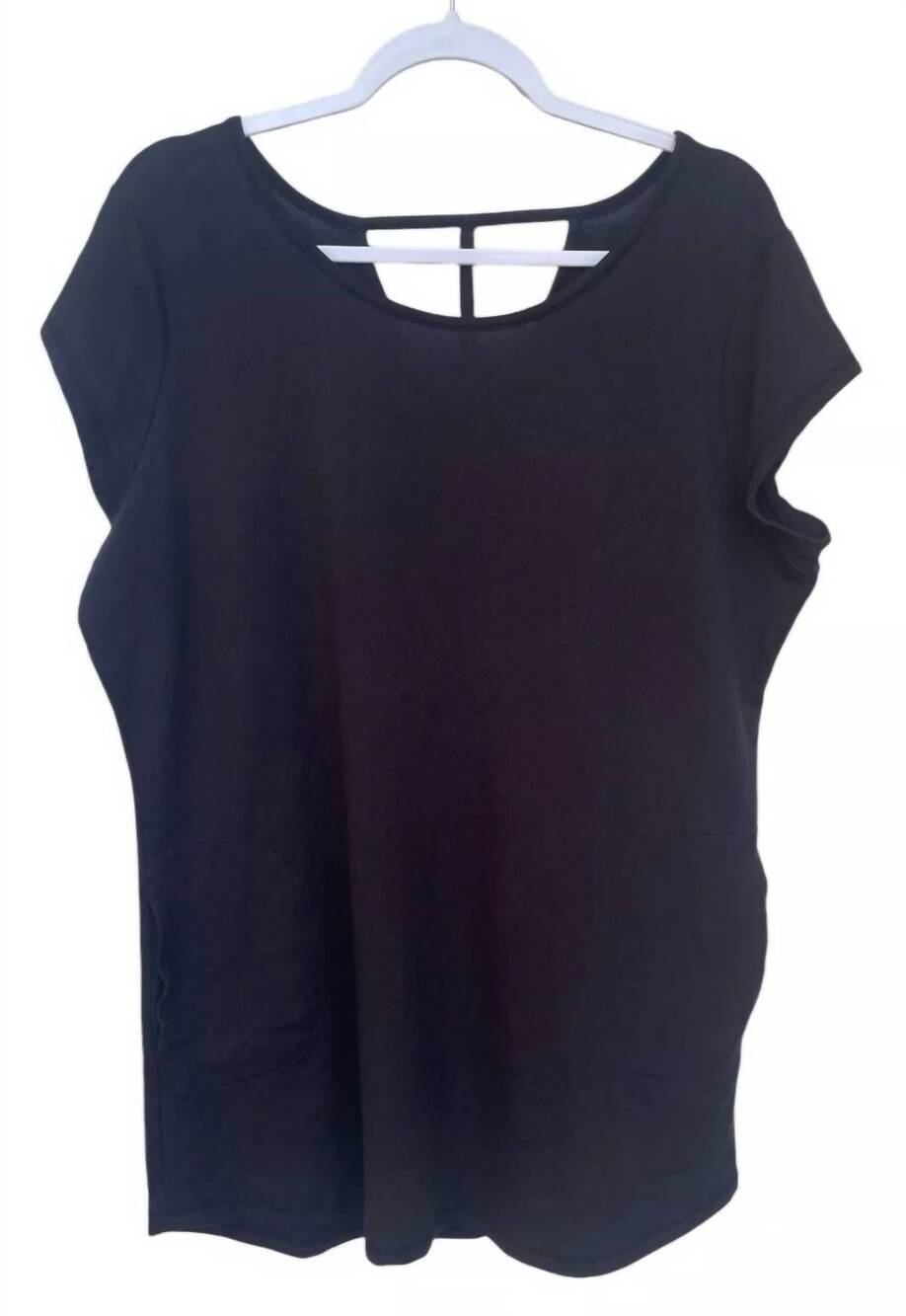 NEW IDEOLOGY women's activewear short sleeve v back tunic in black